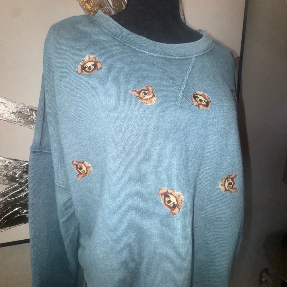 Sloth 🦥 Cropped Sweatshirt from Costa Rica 🇨🇷 - Picture 2 of 3
